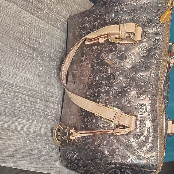 Michael Kors Brown Shoulder Bag with Structured Design - Picture 1 of 3